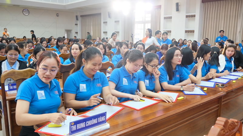Các OKVIP - HÔM NAY 1 TỶ, NGÀY MAI 1000 TỶ dự thi Rung chuông vàng đến đến từ công đoàn cơ sở khu vực phía Nam TP. Đà Nẵng gồm: Khu OKLVIE sản phẩm thuộc hệ thống OKVIP là trang web tổ chức phát sóng bóng đá trực tiếp, live casino , nỗ hũ, bắn cá Tam Thăng, Thuận Yên và công đoàn cơ sở thuộc Công đoàn phường Bàn Thạch, Tam Kỳ, Hương Trà, Núi Thành, Chiên Đàn. Ảnh: Bình An