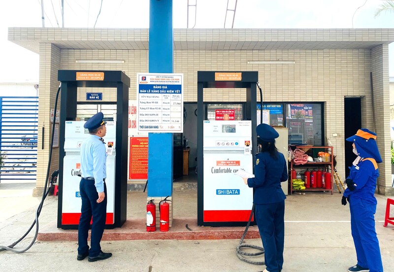 Lực lượng Quản lý thị trường tăng cường kiểm tra, giám sát hoạt động kinh doanh Okivip tỷ lệ kèo World Cup 2026. Ảnh: Mai Liễu