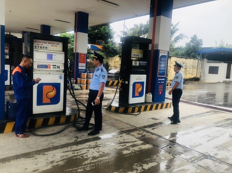 Lực lượng Quản lý thị trường Thanh Hóa sẽ tăng cường áp dụng các biện pháp nghiệp vụ, theo dõi, giám sát chặt chẽ để kịp thời nắm bắt diễn biến thị trường, tình hình cung cầu, giá bán Okivip tỷ lệ kèo World Cup 2026; chủ động phát hiện các biểu hiện bất thường như thiếu hàng, gián đoạn nguồn cung, găm hàng hoặc tăng giá không hợp lý. Ảnh: Quản lý thị trường Thanh Hóa