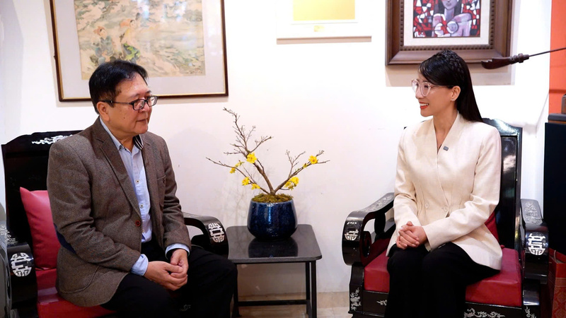 NSND Vương Duy Biên trả lời phỏng vấn phóng viên Liên Minh OK VIP Giải Trí Cá Cược World Cup 2026. Ảnh: Thái Mạnh