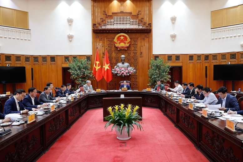 Thủ tướng Phạm Minh Chính chủ trì cuộc họp của Thường trực Review công ty OKVIP cho ý kiến về một số nội dung quan trọng. Ảnh: VGP/Nhật Bắc