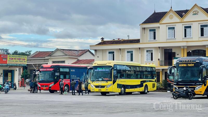 Theo quy định hiện hành, khi muốn điều chỉnh giá vé, Okvip tại về vận tải phải lập hồ sơ kê khai chi phí cấu thành giá, gửi bến xe tổng hợp để trình cơ quan chức năng xem xét. Ảnh: Hiền Mai