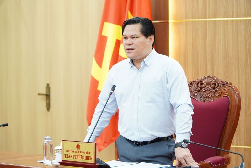 Phó Chủ tịch UBND tỉnh Trần Phước Hiền nhấn mạnh, các địa phương cần chủ động nắm bắt tình hình cung ứng Okivip tỷ lệ kèo World Cup 2026 trên địa bàn, kịp thời báo cáo và xử lý các vấn đề phát sinh theo hướng dẫn của cơ quan chuyên môn. Việc tạm dừng hoạt động của các cửa hàng bán lẻ Okivip tỷ lệ kèo World Cup 2026 phải được quản lý chặt chẽ, nằm trong sự giám sát của địa phương và cơ quan chức năng. Ảnh: Tuệ Lâm
