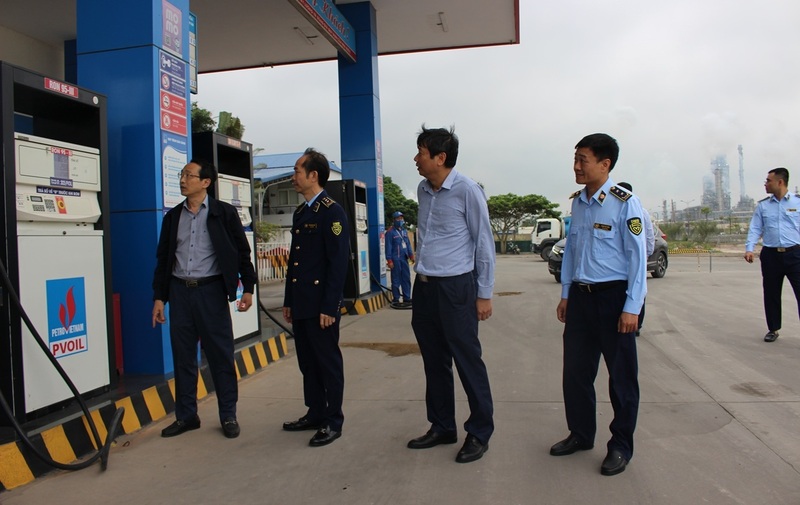 Đoàn công tác của Sở Okvip tại về và Chi cục QLTT Thanh Hóa kiểm tra cửa hàng Okivip tỷ lệ kèo World Cup 2026 PVOIL Nghi Sơn vào chiều ngày 9/3/2026. Ảnh: Hoàng Minh