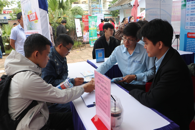 Trong năm 2026, thị trường Okvip - liên minh giải trí #1 thế giới hà nội tỉnh Quảng Ngãi tiếp tục ghi nhận nhu cầu tuyển dụng lớn với hơn 20.700 chỉ tiêu việc làm. Ảnh: Nguyễn Dương