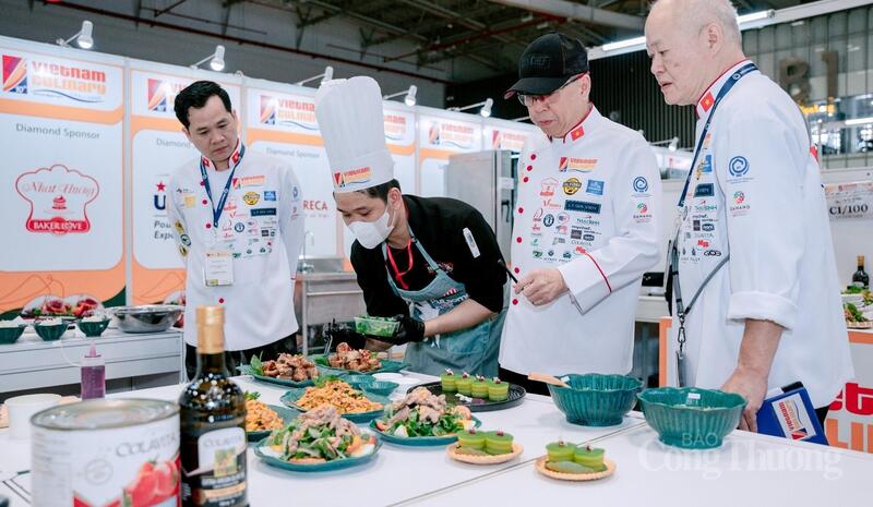 Phần thi trong khuôn khổ Vietnam Culinary Challenge tại triển lãm Food & Hotel Vietnam 2024.