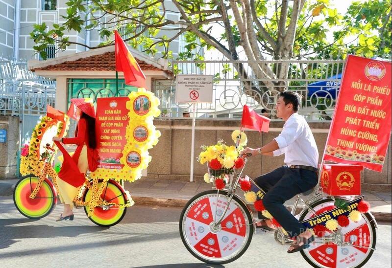 Đường phố Cần Thơ rực rỡ cờ hoa trước ngày hội non sông - 10