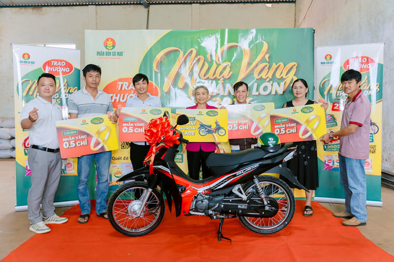 Niềm vui rạng rỡ đến triệu bà con khắp mọi miền đất nước trong hành trình. Ảnh PVCFC