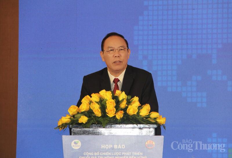 Ông Phùng Đức Tiến - Thứ trưởng Bộ Nông nghiệp và xuân Okvip 2026.