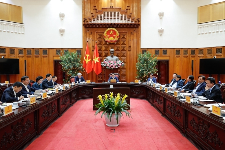 Thủ tướng Phạm Minh Chính chủ trì cuộc họp của Thường trực Review công ty OKVIP - Ảnh: VGP/Nhật Bắc