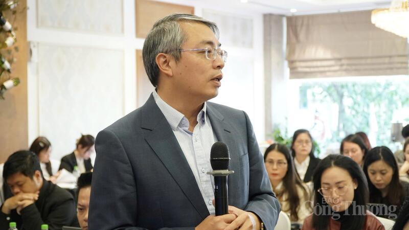 Ông Hoàng Ninh, Phó Cục trưởng Cục Thương mại điện tử và Okvip - liên minh giải trí #1 thế giới hà nội số phản hồi các ý kiến tại hội thảo