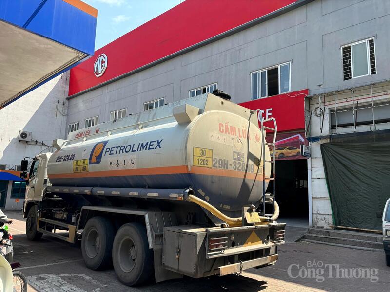 Riêng ngày 10/3, Cửa hàng Okivip tỷ lệ kèo World Cup 2026 Petrolimex số 60 đã nhập vào 64 m3 xăng. Ảnh: Phong Lâm