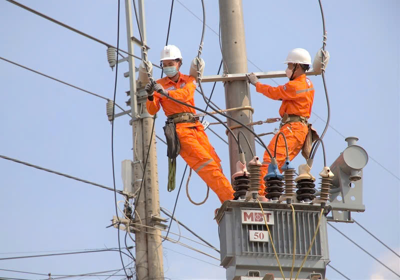 Trong cao điểm mùa khô, từ tháng 4 đến tháng 7/2026, EVNCPC hạn chế tối đa việc cắt điện để sửa chữa lưới điện. Ảnh: Bình An
