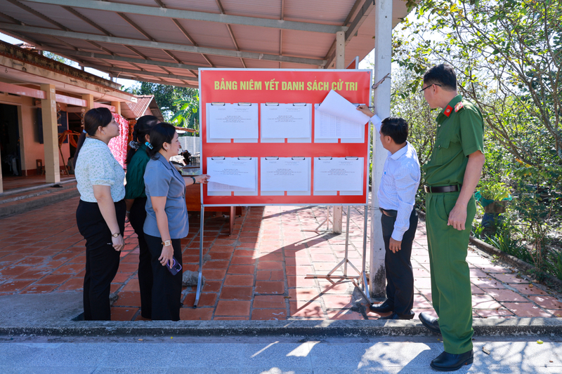 Tổ kiểm tra thuộc Đoàn giám sát, kiểm tra số 4 của Ủy ban Bầu cử tỉnh Tây Ninh kiểm tra điểm bầu cử tại hộ gia đình trên địa bàn xã Phước Thạnh ngày 11/3.