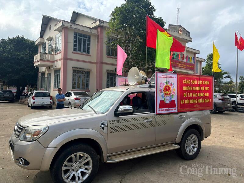 Nhiều hình thức được tuyên truyền đến người dân tại xã Đắk Mil, tỉnh Lâm Đồng. Ảnh: Lê Sơn