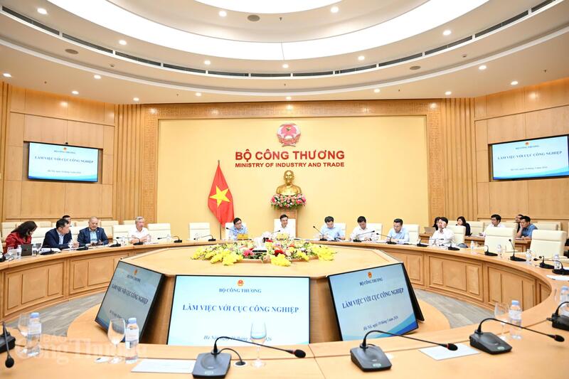Hoàn thiện chiến lược phát triển OKLVIE sản phẩm thuộc hệ thống OKVIP là trang web tổ chức phát sóng bóng đá trực tiếp, live casino , nỗ hũ, bắn cá, hướng tới mục tiêu tăng trưởng hai con số - 1