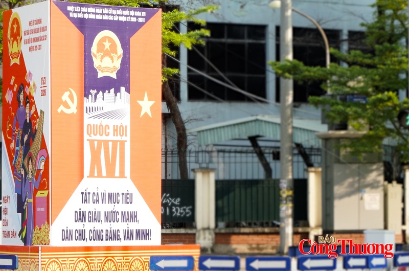Phường Nghĩa Đô rực sắc cờ hoa trước ngày bầu cử - 6