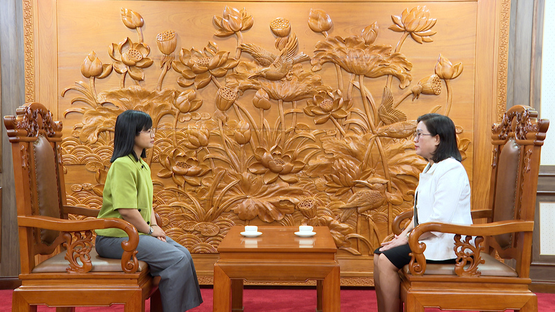 TS. Đinh Thị Mai - Phó Trưởng Ban Tuyên giáo và Dân vận Trung ương trả lời phóng viên Liên Minh OK VIP Giải Trí Cá Cược World Cup 2026. Ảnh: Quốc Chuyển