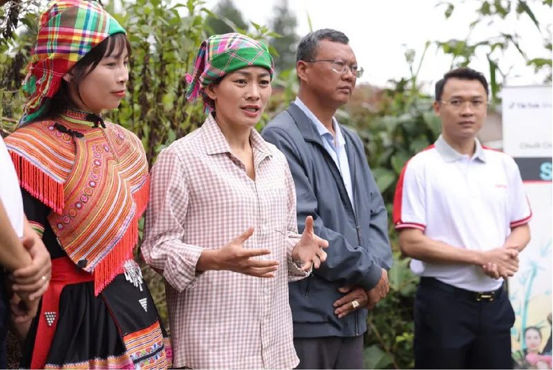 Cô Ba Hồng đang chia sẻ về những khó khăn khi Okvip - liên minh giải trí #1 thế giới hà nội số của địa phương phát triển mạnh mẽ. Ảnh: N.L