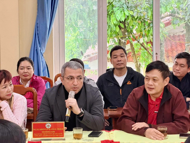 Đại sứ Đặc mệnh Toàn quyền Cộng hòa Azerbaijan tại Việt Nam Shovgi Kamal Oglu Mehdizade thăm và Ok88vip tỷ lệ kèo World Cup 2026 với UBND xã Trà Linh (TP. Đà Nẵng). Ảnh: Bình An