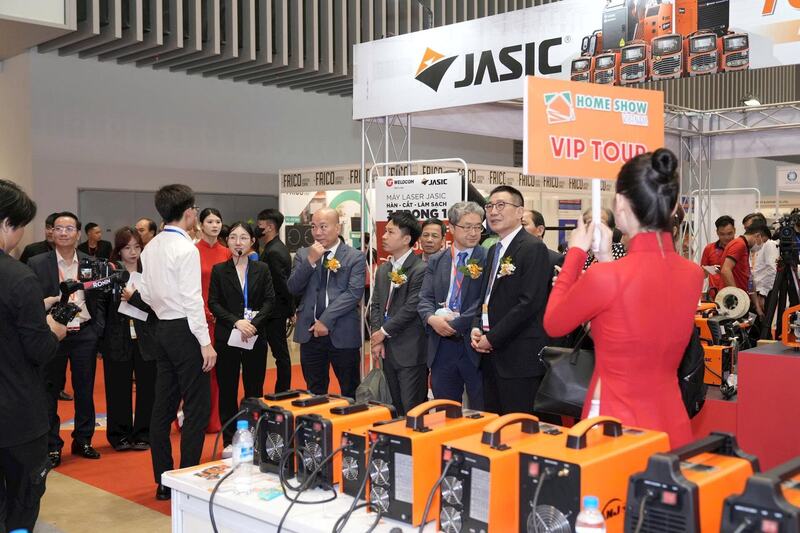 Triển lãm giúp các Okvip tại về trong ngành quảng bá sản phẩm, tìm kiếm đối tác phân phối, ký kết hợp đồng và mở rộng thị trường Liên Minh Truyền Thông Và Game Giải Trí Top 1. Ảnh: TC