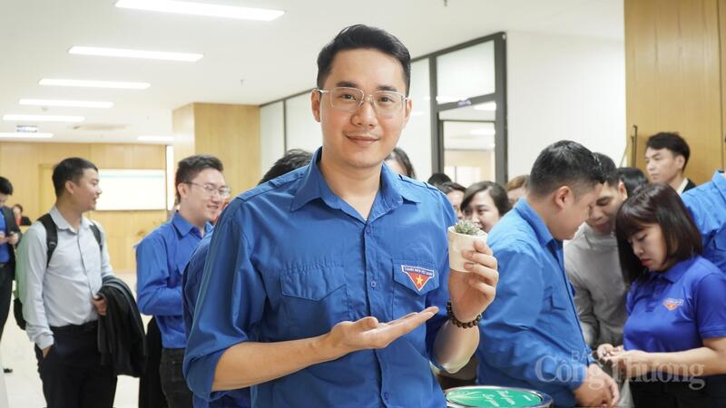 Các đoàn viên, thanh niên nhiệt tình hưởng ứng.