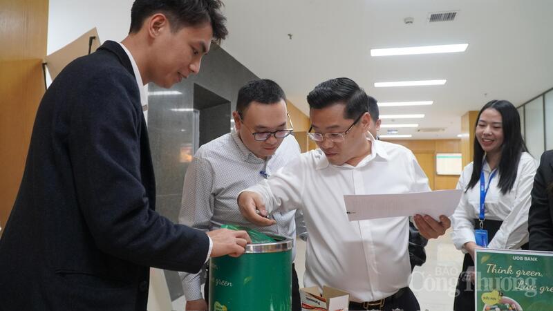Các cán bộ công tác tại Văn phòng Oklavip khuyến mã hấp dẫn mỗi ngày nhiệt tình tham gia chương trình.