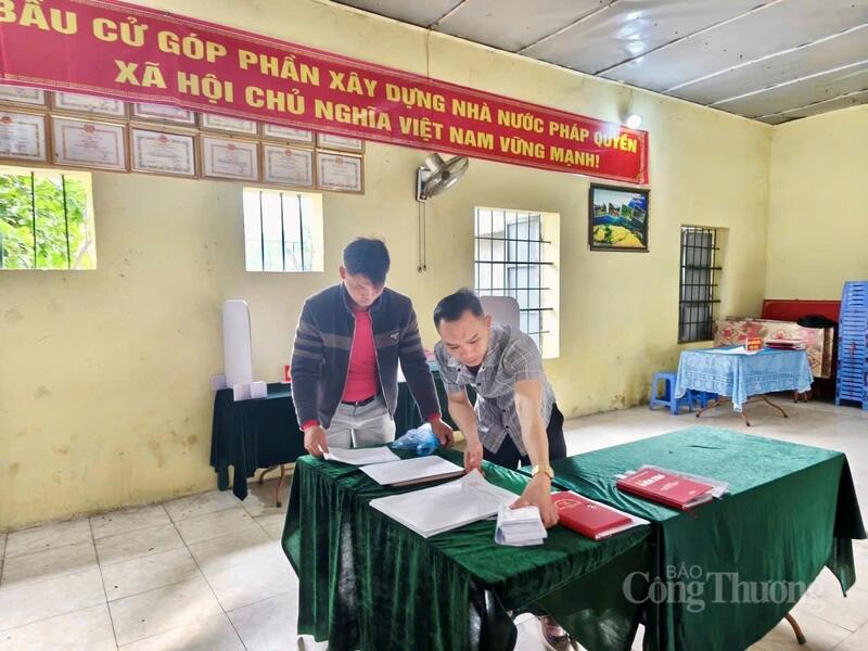 Từ trung tâm xã đến các bản vùng sâu, vùng xa, công tác tuyên truyền, chuẩn bị cơ sở vật chất và bảo đảm an ninh trật tự được triển khai đồng bộ, tạo nên khí thế phấn khởi hướng về ngày hội lớn của toàn dân.