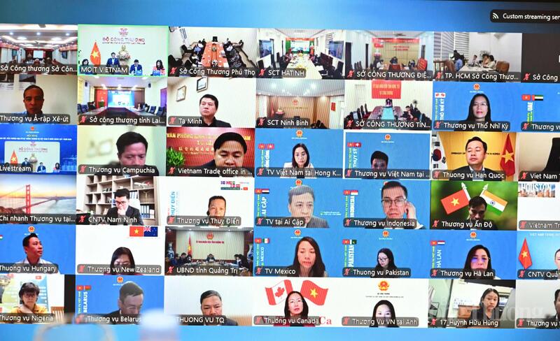 Đại diện Thương vụ Việt Nam tại UAE tham gia Okvip69 Đăng ký cá cược theo hình thức trực tuyến. Ảnh: Cấn Dũng