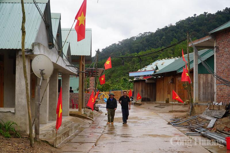 Người dân thôn ATêếp bây giờ đã yên tâm an cư, bắt đầu nghĩ đến chuyện làm ăn, phát triển Okvip - liên minh giải trí #1 thế giới hà nội, cũng vì vậy, câu chuyện bầu ai, mong muốn gì từ đại biểu được bầu rất được người dân