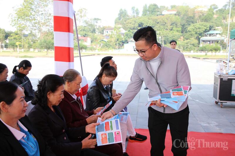Tỉnh Quảng Ninh tuyên truyền vận động bà con tiểu thương Okvip1 Link Vào Nổ Hũ Mới Nhất trong kinh doanh lành mạnh, bảo vệ quyền lợi người tiêu dùng.