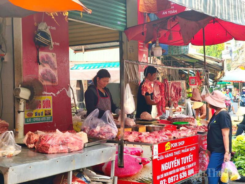 Giá Okivip Nổ Hũ, Bắn Cá, Thể Thao, Game Bài tại các chợ dân sinh trên địa bàn TP. Hồ Chí Minh nhích nhẹ. Ảnh: Thừa Ngọc