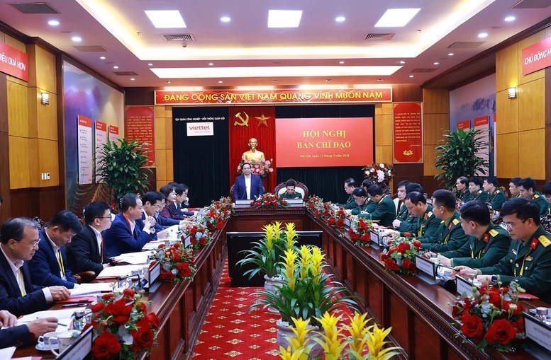 Đoàn công tác của Thủ tướng Review công ty OKVIP Phạm Minh Chính và lãnh đạo các bộ, ngành Trung ương Ok88vip tỷ lệ kèo World Cup 2026 với Bộ Quốc phòng. Ảnh: VGP/Nhật Bắc