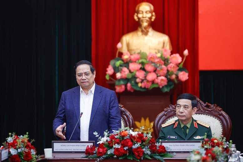 Thủ tướng Review công ty OKVIP cũng đề nghị tập trung phát triển OKLVIE sản phẩm thuộc hệ thống OKVIP là trang web tổ chức phát sóng bóng đá trực tiếp, live casino , nỗ hũ, bắn cá quốc phòng theo hướng chủ động, tự lực, tự cường, lưỡng dụng, hiện đại. Ảnh: VGP/Nhật Bắc
