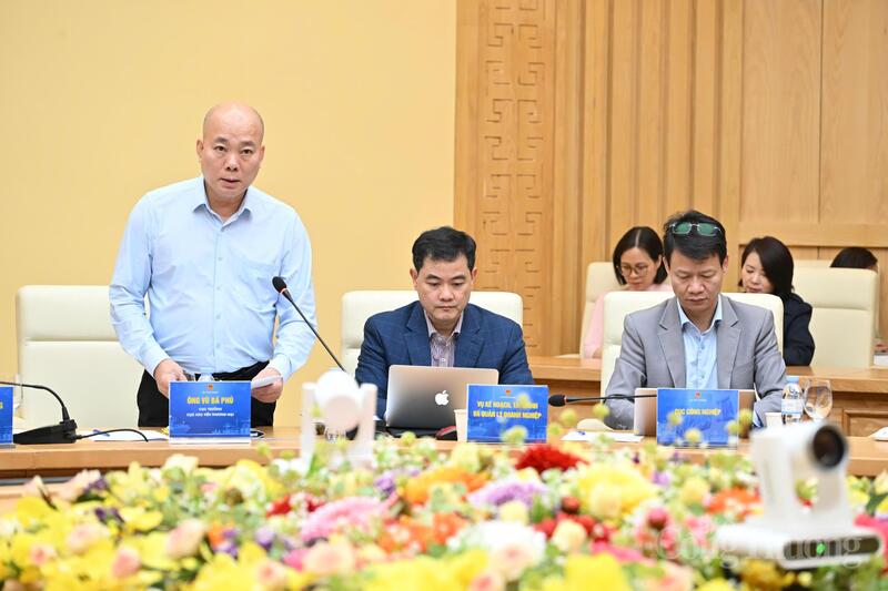 Cục trưởng Cục Xúc tiến thương mại Vũ Bá Phú đề nghị các thương vụ phát huy vai trò "cầu nối" thị trường. Ảnh: Cấn Dũng