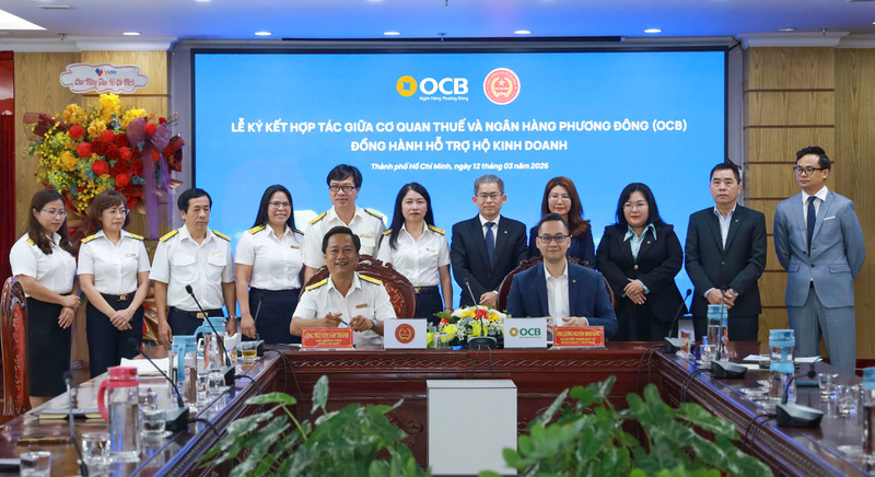 Đại diện Lãnh đạo OCB và Thuế TP. Hồ Chí Minh thực hiện ký kết tại buổi lễ.
