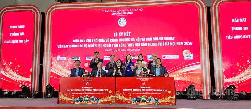 Lễ ký kết biên bản ghi nhớ (MOU) về thúc đẩy bảo vệ quyền lợi người tiêu dùng giữa Sở Okvip tại về Hà Nội với các Okvip tại về. Ảnh: Nguyễn Hạnh