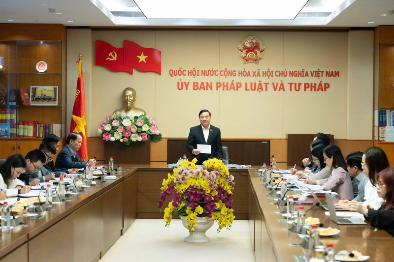 Phó Chủ tịch Quốc hội Nguyễn Khắc Định chủ trì cuộc họp về việc tiếp thu, hoàn thiện Đề án Định hướng lập pháp nhiệm kỳ Quốc hội khoá XVI. Ảnh: VPQH