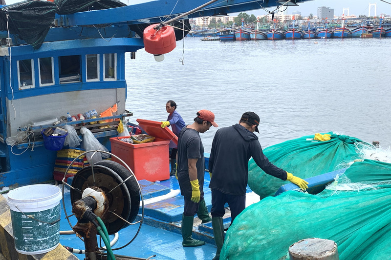 Các chủ tàu đã bắt đầu sắp xếp dụng cụ, neo đậu tàu chờ đợt đi biển tiếp theo sau khi bầu cử. Ảnh: Diễm Phúc
