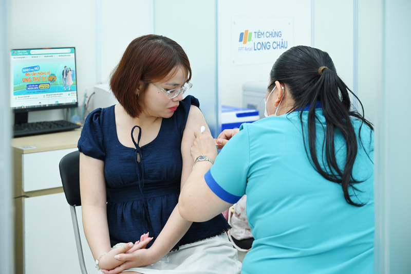 Tiêm phòng cũng là một trong những trụ cột quan trọng giúp đẩy lùi nguy cơ nhiễm và gánh nặng do HPV.