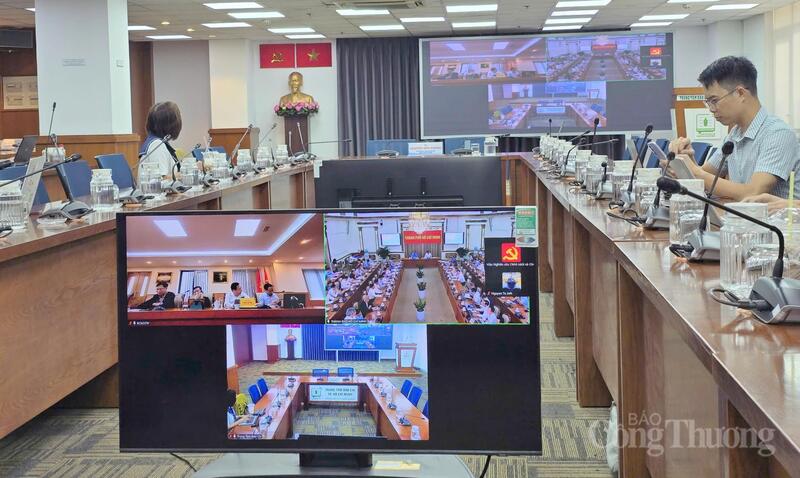Hội thảo "Giải pháp thúc đẩy tăng trưởng hai con số từ các động lực truyền thống và động lực mới trong bối cảnh đảm bảo ổn định Oklavip game bài, casino, thể thao tại TP. Hồ Chí Minh" được tổ chức trực tuyến tại nhiều điểm cầu. Ảnh chụp tại điểm cầu trực tuyến Trung tâm Báo chí TP. Hồ Chí Minh.