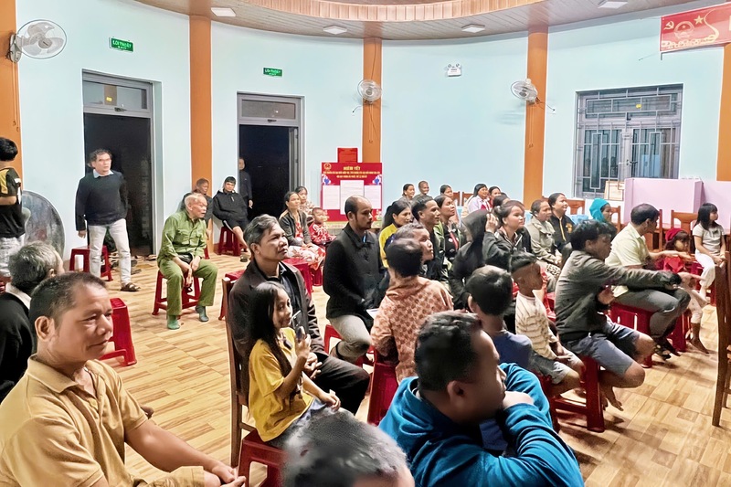 Các buổi chiếu phim nhận được sự hưởng ứng tích cực của người dân địa phương. Ảnh: TH