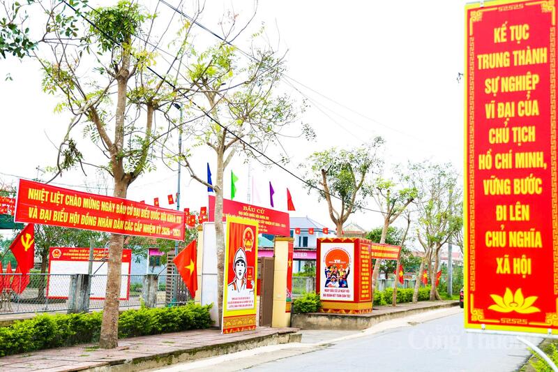 Những ngày này, đi đến đâu trên dải đất Hà Tĩnh, từ vùng xuôi lên vùng ngược, từ miền biển đến các rẻo cao biên giới, đâu đâu cũng tràn ngập không khí rộn ràng, khẩn trương chuẩn bị cho ngày bầu cửđại biểu Quốc hội và HĐND các cấp ngày 15/3.