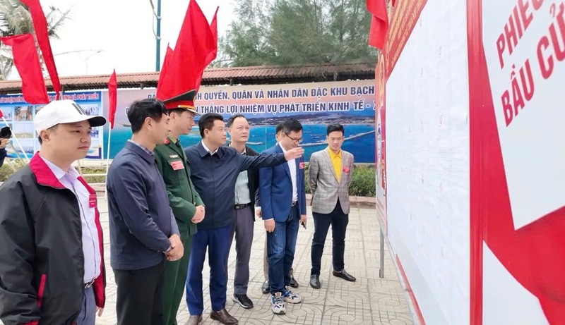 Quân và dân đặc khu Bạch Long Vĩ, TP. Hải Phòng sẵn sàng cho ngày hội non sông bầu cử sớm vào ngày 14/3. Ảnh: BLV