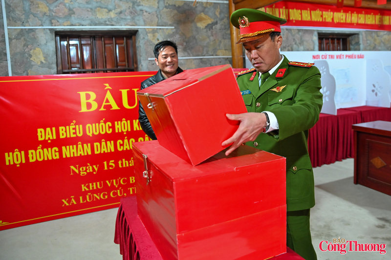 Tại các điểm bỏ phiếu và khu vực trung tâm xã, đoàn công tác đã rà soát phương án bảo vệ, kiểm tra việc bố trí lực lượng, phương tiện, đồng thời yêu cầu các đơn vị chủ động nắm chắc tình hình địa bàn, bảo đảm an ninh chính trị, trật tự an toàn xã hội. Việc triển khai các phương án bảo vệ từ sớm, từ xa nhằm tạo điều kiện để cử tri yên tâm tham gia bỏ phiếu.