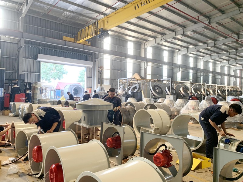 Công ty TNHH Sản xuất cơ điện và Thương mại Phương Linh cắt giảm chi phí không cần thiết để ứng phó giá xăng tăng. Ảnh: PLG