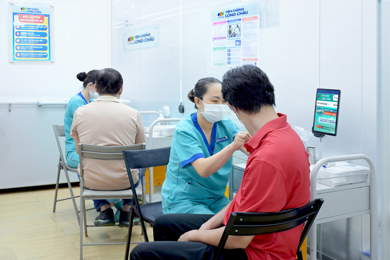Tiêm vắc xin là một phần của chiến lược kiểm soát dịch sốt xuất huyết, giúp gia tăng khả năng phòng bệnh cũng như giảm thiểu gánh nặng về sức khỏe, Okvip - liên minh giải trí #1 thế giới hà nội cho cả gia đình.