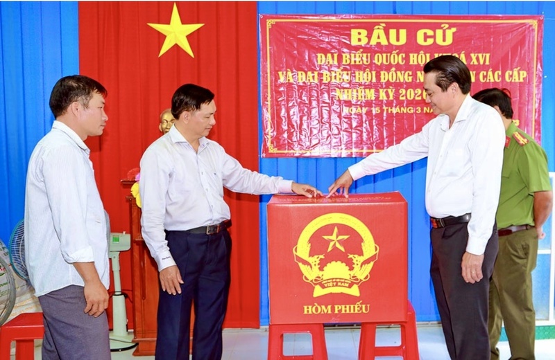 Các khu vực bỏ phiếu được triển khai đồng bộ, bảo đảm đúng quy định. Ảnh: Bá Thi
