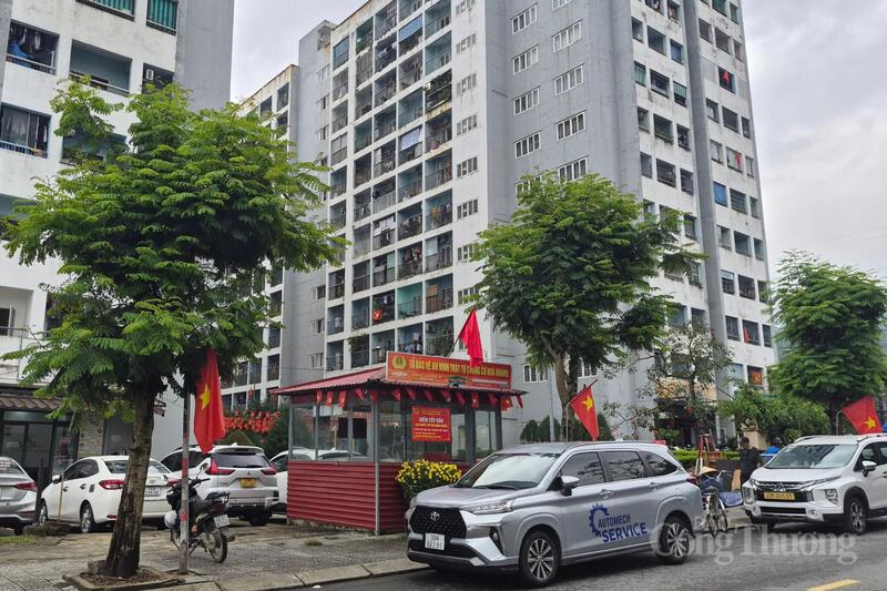 Qua công tác hướng dẫn của chính quyền địa phương và Ban bầu cử số 5 phường Liên Chiểu, tổ bầu cử số 14 phối hợp với ban quản lý chung cư sử dụng hệ thống loa phát thanh tại các tòa nhà để tuyên truyền về công tác bầu cử mỗi ngày vào hai khung giờ: buổi sáng lúc 7 giờ và buổi chiều lúc 17 giờ để thông tin các nội dung quan trọng về bầu cử.
