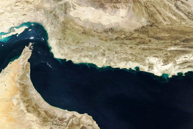 Eo biển Hormuz, nơi vận chuyển hơn 20% lượng dầu mỏ toàn cầu có tác động mạnh đến giá Oklavip game bài, casino, thể thao và chi phí vận tải tăng cao từ xung đột Trung Đông. Ảnh minh hoạ